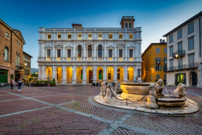 Fantasia Lagos del Norte, Milan con Bernina Express y Franciacorta 2025
