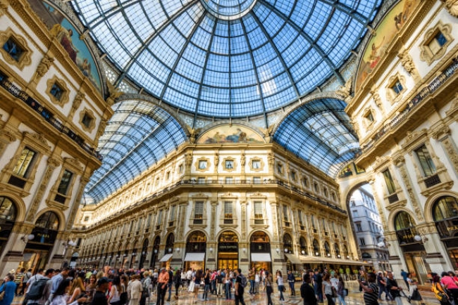 Fantasia; El encanto del Norte de Italia: Milan, Los Lagos y Los Alpes con el Bernina Express 2025