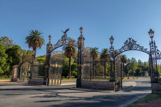 Mendoza, ciudad y vinos en regular 2025
